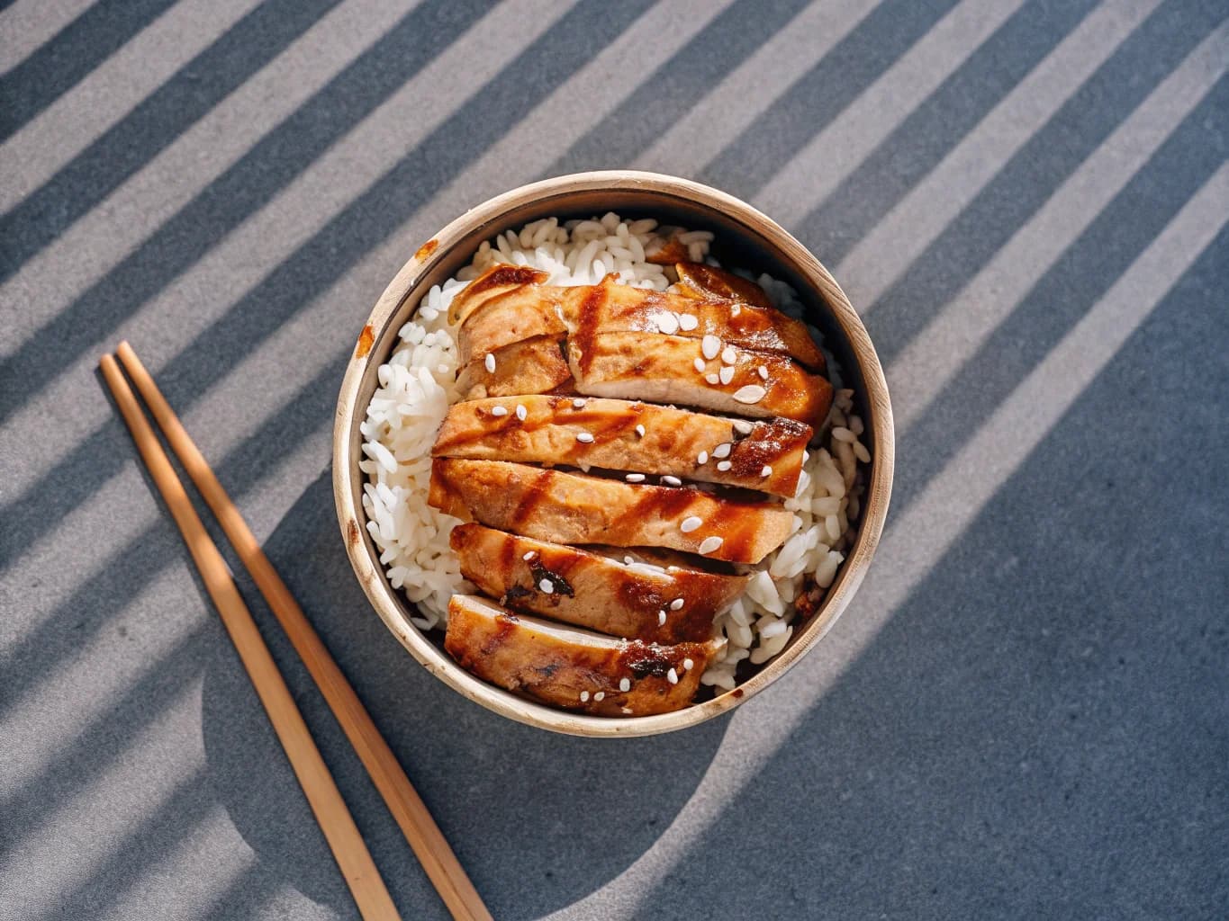 Teriyaki piletina s rižom — gotovo jelo