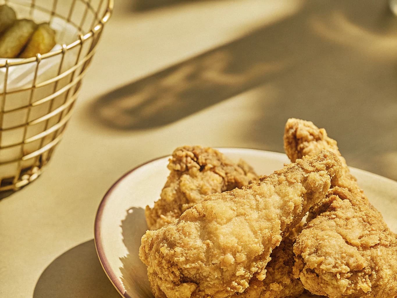 Buttermilk fried chicken – hrskava pržena piletina — gotovo jelo