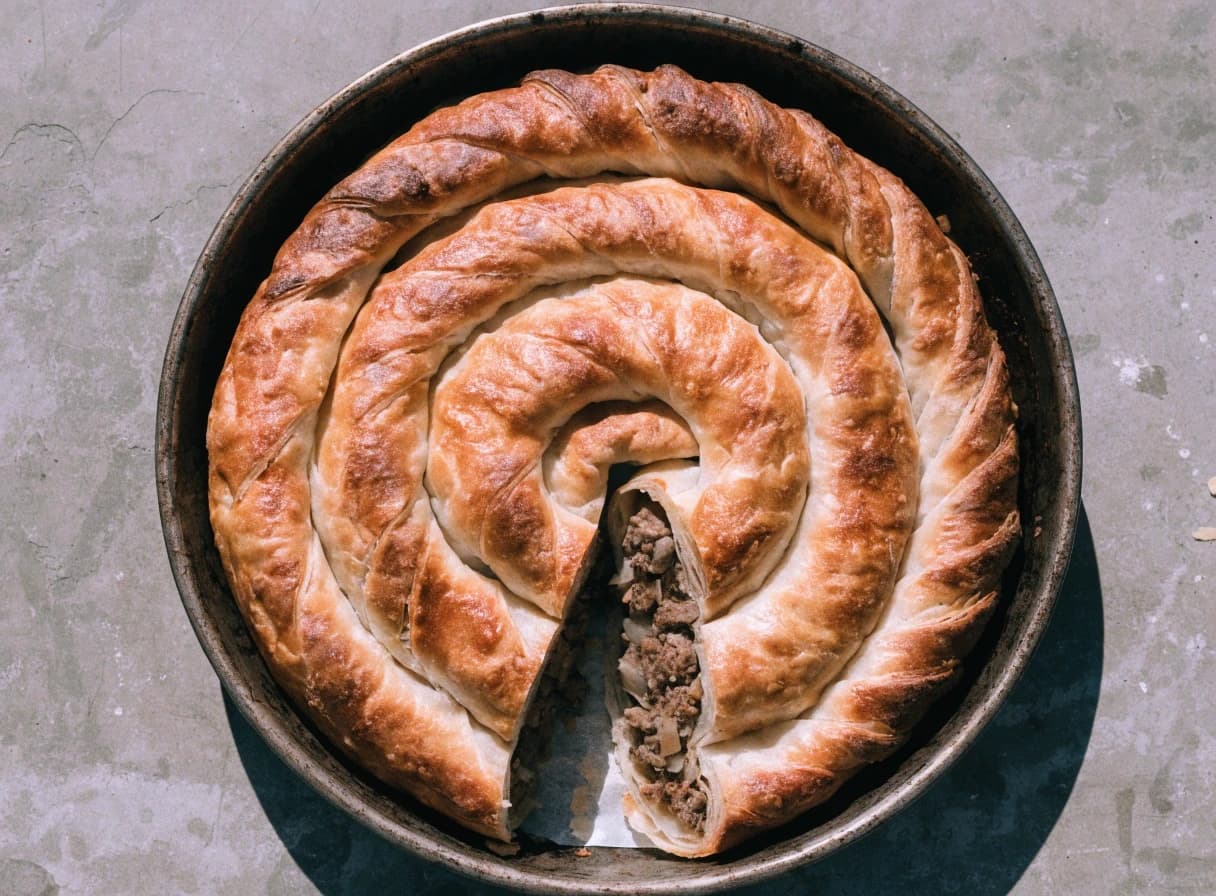 Burek sa mesom — готово јело