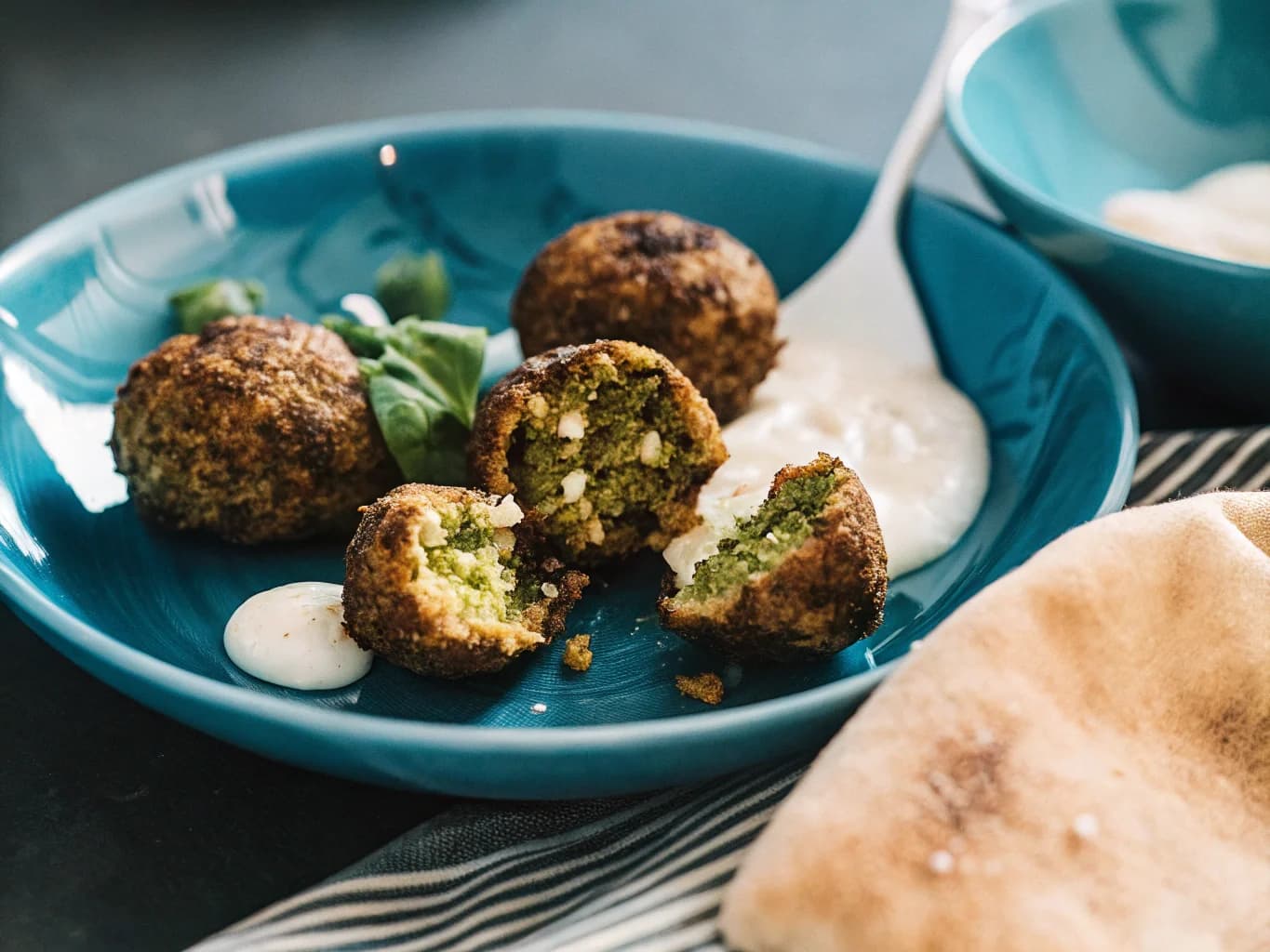 Falafel s umakom od tahinija — gotovo jelo